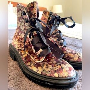 Candie’s, youth 4.5-5 or women 6.5, floral velvety lace up combat boots